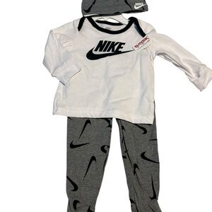 Nike Infant 3-Piece Swoosh Set - White & Gray 6 mo